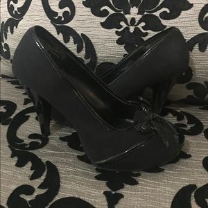 Black Mossimo Peep toe